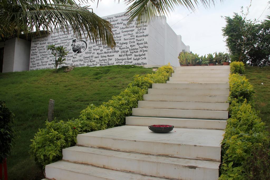 By The Way Hotel Mysore Bagian luar foto