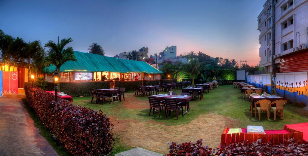 By The Way Hotel Mysore Bagian luar foto