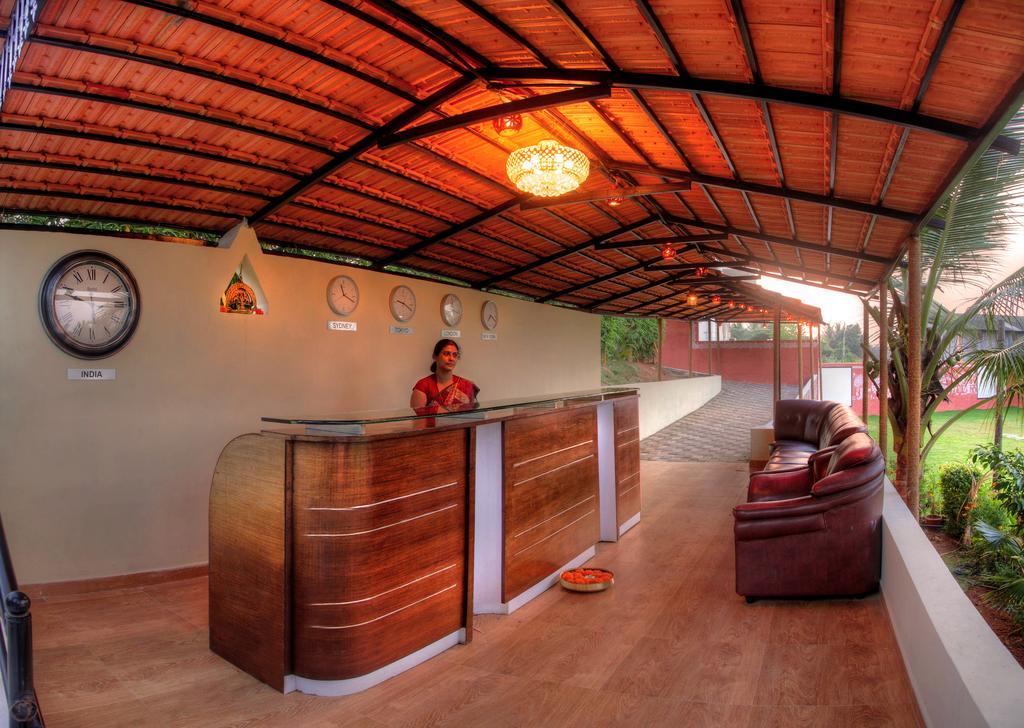 By The Way Hotel Mysore Bagian luar foto