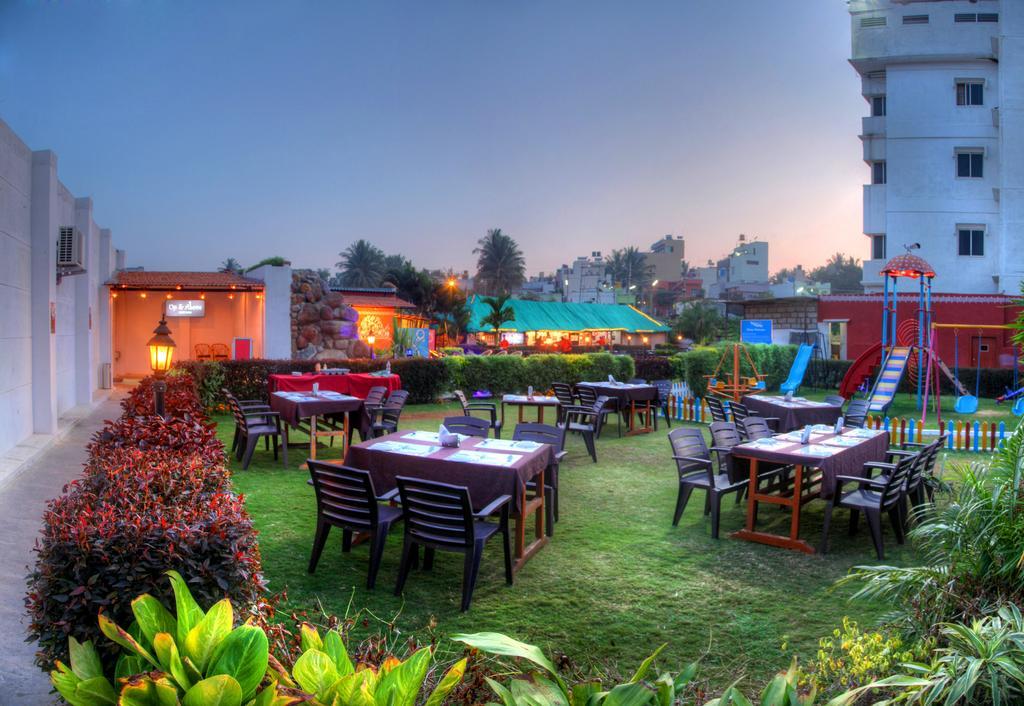 By The Way Hotel Mysore Bagian luar foto